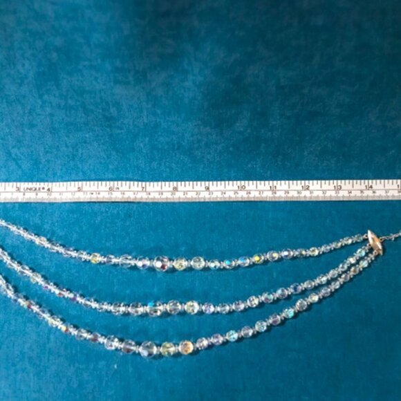 STUNNING Vintage Triple Strand Faceted Crystal Necklace 1950s Aurora Bor… - Picture 5 of 5